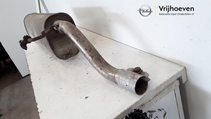 Echappement silencieux arrière d'un Opel Corsa E 1.4 16V 2016