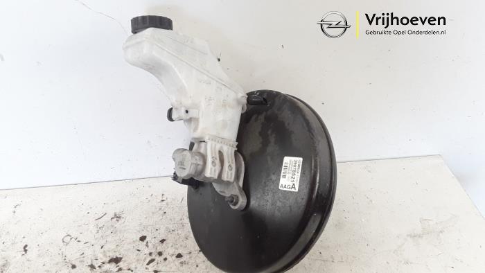 Usagé Servo frein Opel Adam 1.2 16V Prix € 50,00 Règlement à la marge proposé par Autodemontage Vrijhoeven B.V.