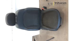 Używane Fotel prawy Opel Corsa E 1.4 16V Cena € 100,00 Procedura marży oferowane przez Autodemontage Vrijhoeven B.V.