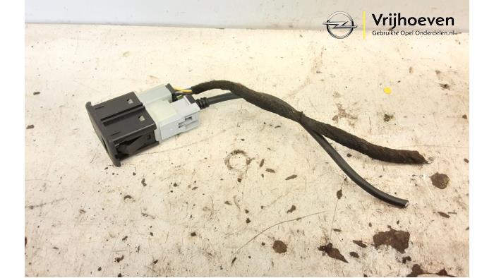 Connexion USB d'un Opel Adam 1.2 16V 2014
