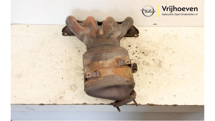 Exhaust manifold + catalyst from a Opel Astra H Twin Top (L67) 1.8 16V 2007