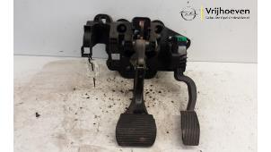 Używane Zestaw pedalów Opel Corsa D 1.2 16V Cena € 50,00 Procedura marży oferowane przez Autodemontage Vrijhoeven B.V.