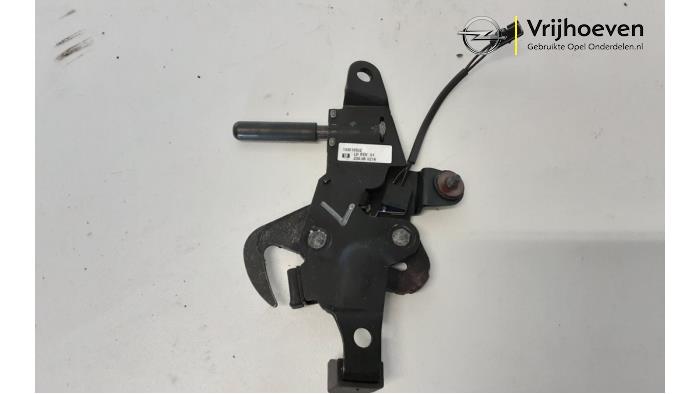 Używane Blokada dachu cabrio Opel Astra H Twin Top (L67) 1.6 16V Cena € 30,00 Procedura marży oferowane przez Autodemontage Vrijhoeven B.V.