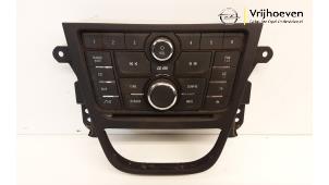 Usados Panel de control de radio Opel Mokka/Mokka X 1.6 16V EcoFlex 4x2 Precio € 40,00 Norma de margen ofrecido por Autodemontage Vrijhoeven B.V.