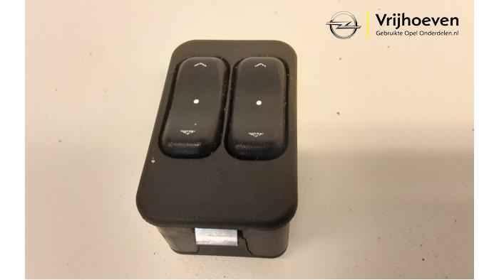 Usados Interruptor combinado de ventanillas Opel Zafira (F75) 1.6 16V Precio € 10,00 Norma de margen ofrecido por Autodemontage Vrijhoeven B.V.