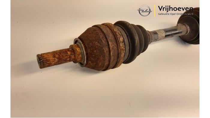 Front drive shaft, left from a Opel Zafira (F75) 1.6 16V 2001