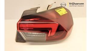 Używane Tylne swiatlo pozycyjne prawe Opel Corsa F (UB/UH/UP) 1.2 Turbo 12V 100 Cena € 175,00 Procedura marży oferowane przez Autodemontage Vrijhoeven B.V.