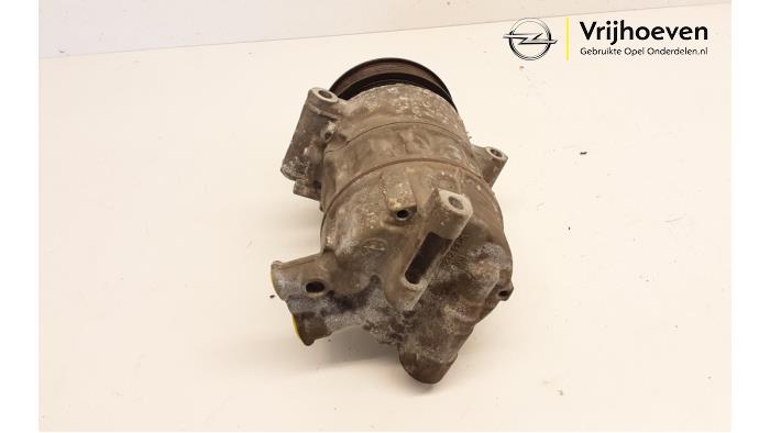 Air conditioning pump from a Opel Astra K Sports Tourer 1.6 CDTI 110 16V 2017