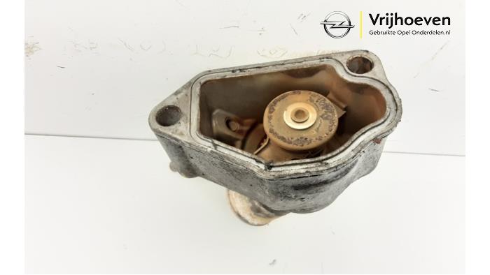 Thermostat housing from a Opel Zafira (F75) 2.0 16V Turbo OPC 2002
