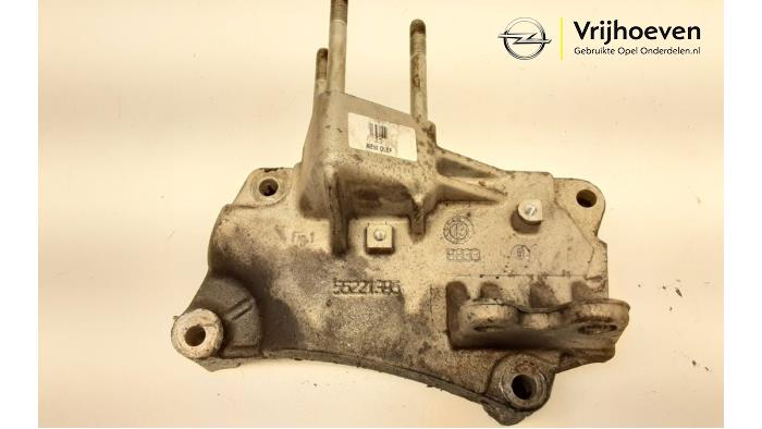 Usagé Support moteur Opel Combo 1.3 CDTI 16V ecoFlex Prix € 30,00 Règlement à la marge proposé par Autodemontage Vrijhoeven B.V.