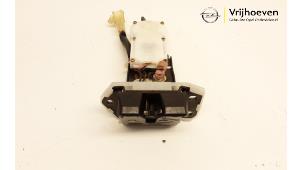 Używane Mechanizm zamka tylnej klapy Opel Agila (A) 1.2 16V Cena € 35,00 Procedura marży oferowane przez Autodemontage Vrijhoeven B.V.