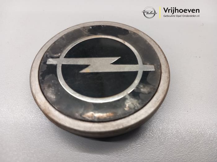 Nabenkappe van een Opel Zafira (F75) 1.6 16V 2000