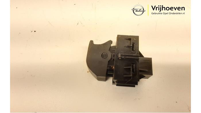 Parking brake switch from a Opel Cascada 1.4 Turbo 16V 2014