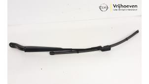Used Front wiper arm Opel Corsa F (UB/UH/UP) 1.2 Turbo 12V 100 Price € 15,00 Margin scheme offered by Autodemontage Vrijhoeven B.V.