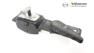 Used Tailgate lock stop Opel Vivaro 2.5 CDTI 16V Price € 35,00 Margin scheme offered by Autodemontage Vrijhoeven B.V.