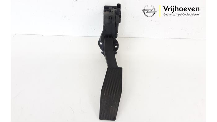Accelerator pedal from a Opel Astra K Sports Tourer 1.0 Turbo 12V 2018