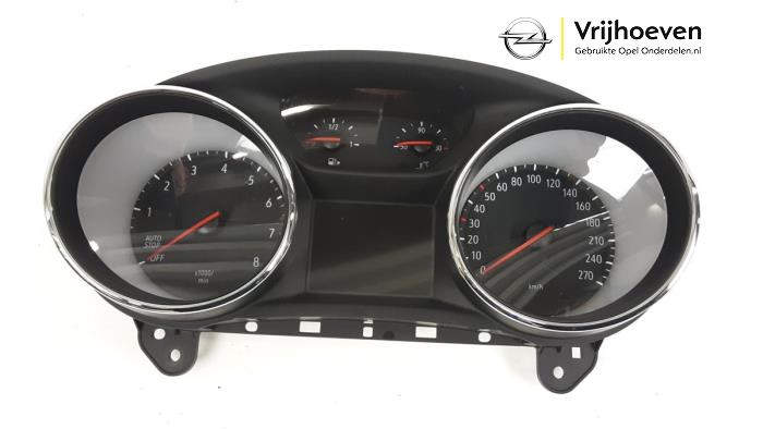 Instrumentenbrett van een Opel Astra K Sports Tourer 1.0 Turbo 12V 2018