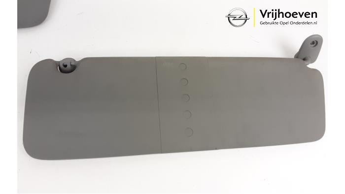 Gebrauchte Sonnenblende Opel Vivaro 2.5 CDTI 16V Preis € 25,00 Margenregelung angeboten von Autodemontage Vrijhoeven B.V.