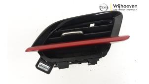 Używane Kratka wentylacyjna deski rozdzielczej Opel Corsa F (UB/UH/UP) 1.2 Turbo 12V 100 Cena € 30,00 Procedura marży oferowane przez Autodemontage Vrijhoeven B.V.