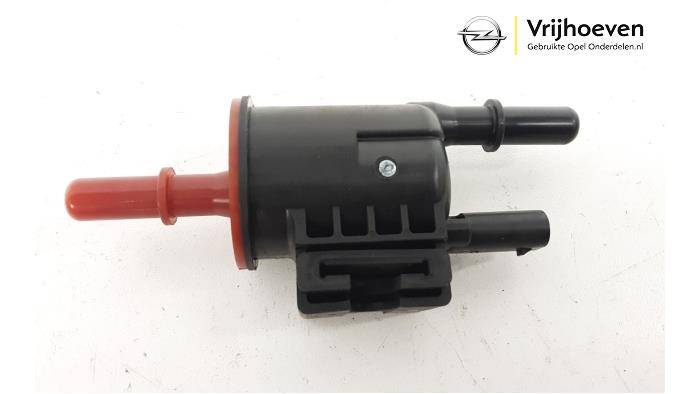 Vacuum valve from a Opel Astra K 1.2 Turbo 12V 2021