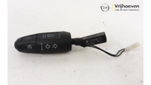 Usados Interruptor de indicador de dirección Opel Corsa D 1.4 16V Twinport Precio € 15,00 Norma de margen ofrecido por Autodemontage Vrijhoeven B.V.