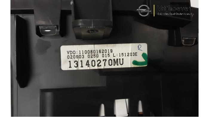 Instrument panel from a Opel Meriva 1.6 16V 2003