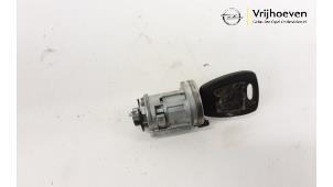 Used Ignition lock + key Opel Combo 1.6 CDTI 16V Price € 30,00 Margin scheme offered by Autodemontage Vrijhoeven B.V.