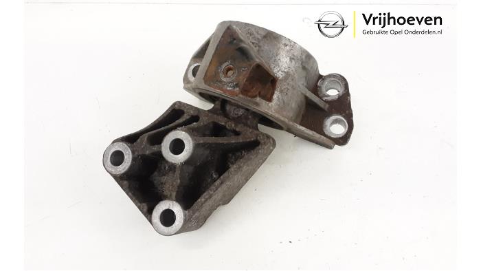 Usagé Support moteur Opel Combo 1.3 CDTI 16V ecoFlex Prix € 30,00 Règlement à la marge proposé par Autodemontage Vrijhoeven B.V.