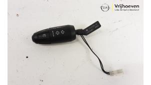 Usados Interruptor de indicador de dirección Opel Corsa D 1.2 16V Precio € 15,00 Norma de margen ofrecido por Autodemontage Vrijhoeven B.V.