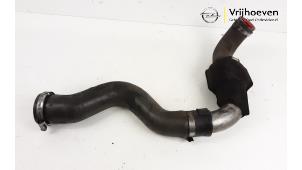 Gebrauchte Intercooler Rohr Opel Vivaro 2.5 CDTI 16V Preis € 50,00 Margenregelung angeboten von Autodemontage Vrijhoeven B.V.
