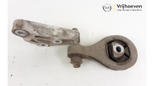 Used Gearbox mount Opel Combo 1.6 CDTI 16V Price € 20,00 Margin scheme offered by Autodemontage Vrijhoeven B.V.