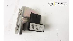 Usados Sensor (otros) Opel Astra J GTC (PD2/PF2) 2.0 16V Turbo OPC Precio € 75,00 Norma de margen ofrecido por Autodemontage Vrijhoeven B.V.