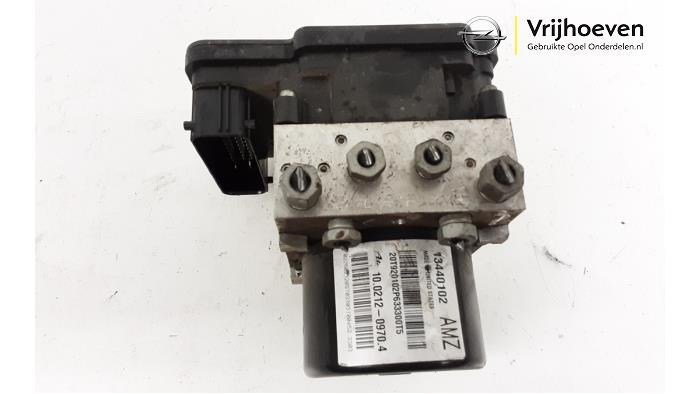 Usagé Bloc ABS Opel Astra J GTC (PD2/PF2) 2.0 16V Turbo OPC Prix € 140,00 Règlement à la marge proposé par Autodemontage Vrijhoeven B.V.