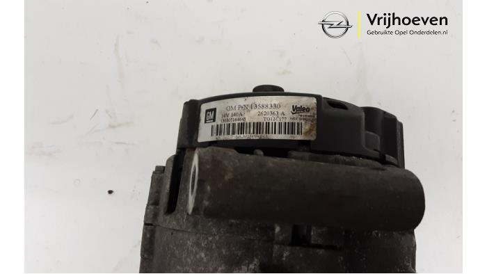 Dynamo van een Opel Astra J GTC (PD2/PF2) 2.0 16V Turbo OPC 2014