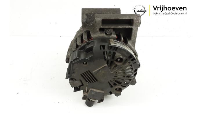 Dynamo van een Opel Astra J GTC (PD2/PF2) 2.0 16V Turbo OPC 2014