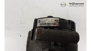 Dynamo van een Opel Astra J GTC (PD2/PF2) 2.0 16V Turbo OPC 2014