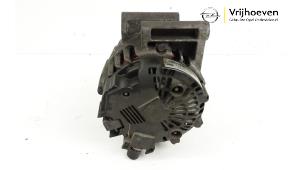 Dynamo van een Opel Astra J GTC (PD2/PF2) 2.0 16V Turbo OPC 2014