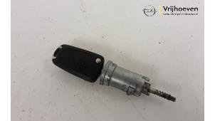 Used Ignition lock + key Opel Tigra Twin Top 1.4 16V Price € 40,00 Margin scheme offered by Autodemontage Vrijhoeven B.V.