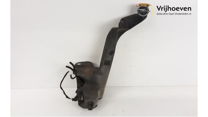 Front windscreen washer reservoir from a Opel Zafira (M75) 2.2 16V Direct Ecotec 2006