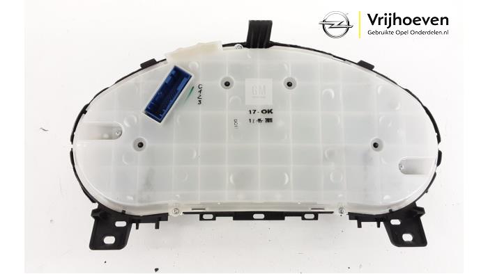 Instrument panel from a Opel Astra J Sports Tourer (PD8/PE8/PF8) 1.7 CDTi 16V 2011