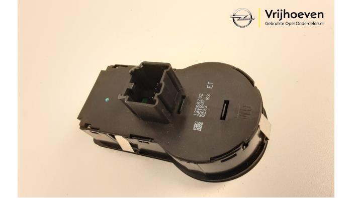 Light switch from a Opel Astra J Sports Tourer (PD8/PE8/PF8) 1.6 Turbo 16V 2011