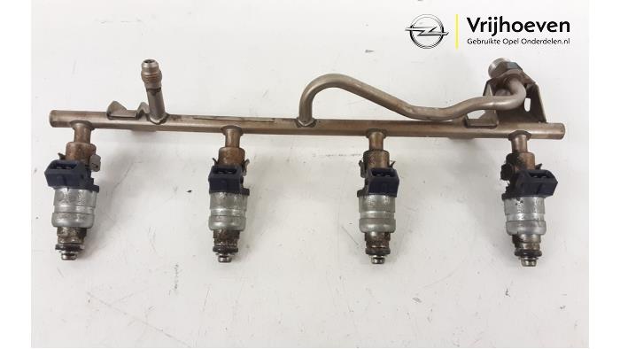 Usagé Système d'injection Opel Tigra Twin Top 1.8 16V Prix € 100,00 Règlement à la marge proposé par Autodemontage Vrijhoeven B.V.