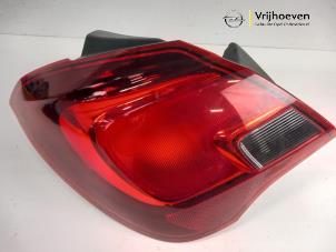 Gebrauchte Rücklicht links Opel Corsa E 1.4 16V Preis € 40,00 Margenregelung angeboten von Autodemontage Vrijhoeven B.V.