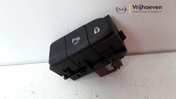 Interruptor PDC de un Opel Corsa F (UB/UH/UP) 1.2 12V 75 2020