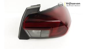 Używane Tylne swiatlo pozycyjne prawe Opel Corsa F (UB/UH/UP) 1.2 Turbo 12V 100 Cena € 125,00 Procedura marży oferowane przez Autodemontage Vrijhoeven B.V.