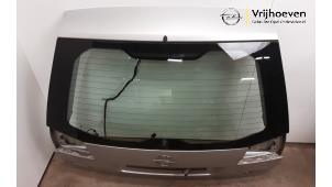 Używane Tylna klapa Opel Vectra C Caravan 2.2 DIG 16V Cena € 80,00 Procedura marży oferowane przez Autodemontage Vrijhoeven B.V.