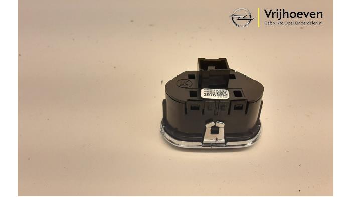 Interruptor de luz de pánico de un Opel Adam 1.4 S Turbo 2015