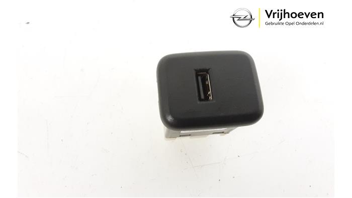 Connexion USB d'un Opel Karl 1.0 12V 2016
