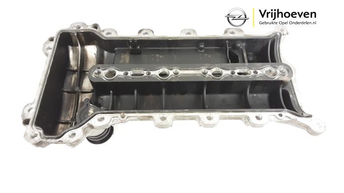 Tapa de válvulas de un Vauxhall Antara 2.2 CDTI 16V 4x2 2014