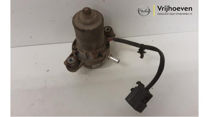 Brake servo vacuum pump from a Vauxhall Mokka/Mokka X 1.4 Turbo 16V 4x4 2013